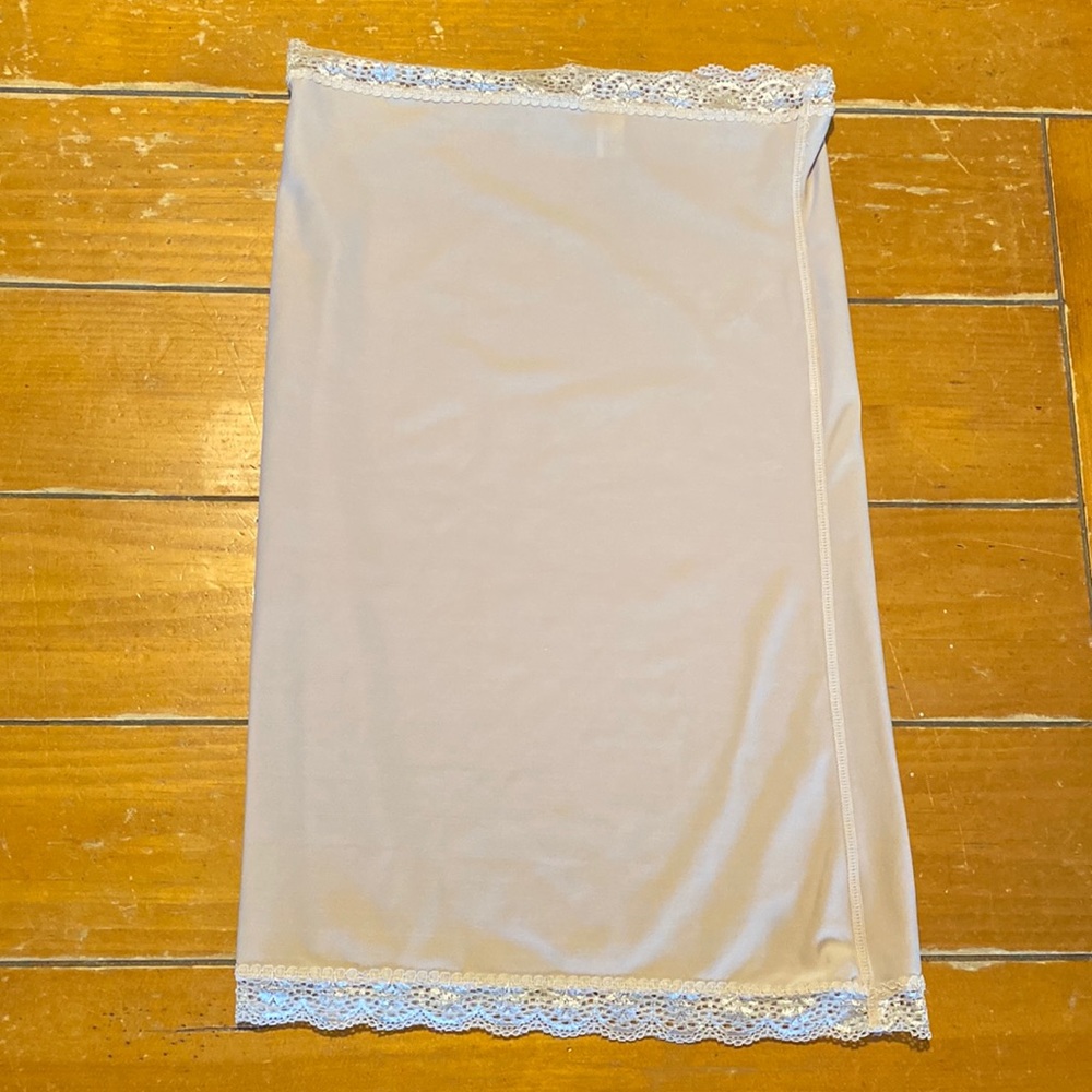 NWOT beautiful shaping slip lace edged shape wear ENDING Feb. 8!